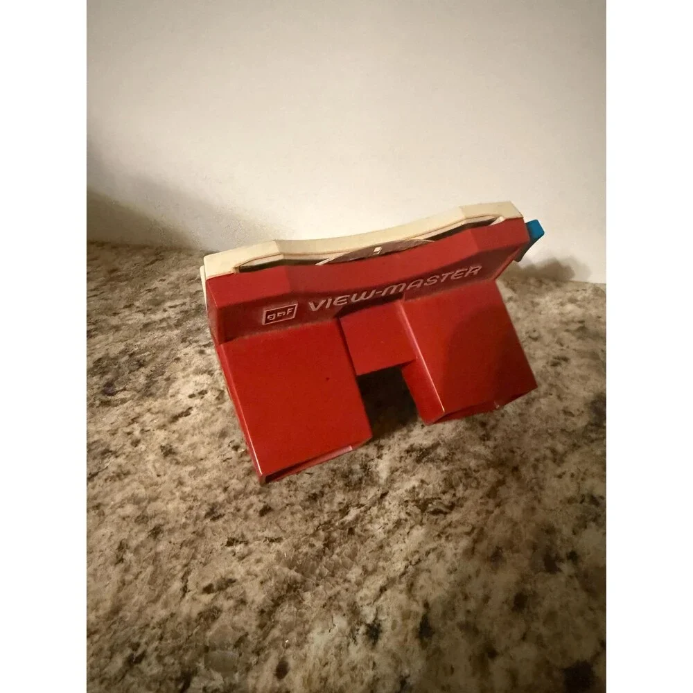 Vintage GAF View-Master with 1974 “Movieland Wax Museum” Reel 1